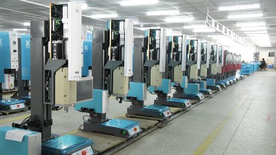 超聲波焊接機(jī)在蓄電池焊接中的應(yīng)用、難點(diǎn)及解決方案